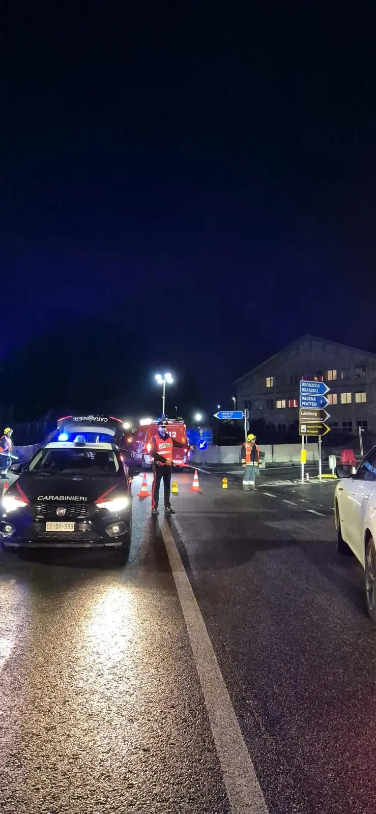 Bronzolo, un masso cade in strada: circolazione interrotta verso Ora