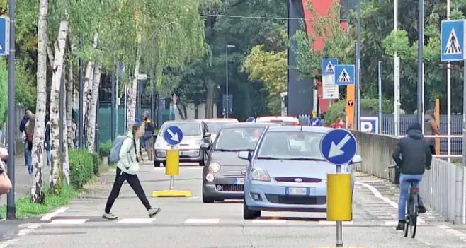 Via Laghetto, senza dossi: auto oltre i limiti di velocità