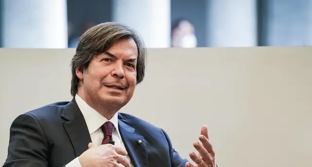 Intesa:utile semestre a 2,35 miliardi dopo rettifiche Russia