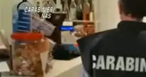 Bressanone, due camerieri senza Green Pass scappano dal ristorante all’arrivo dei carabinieri