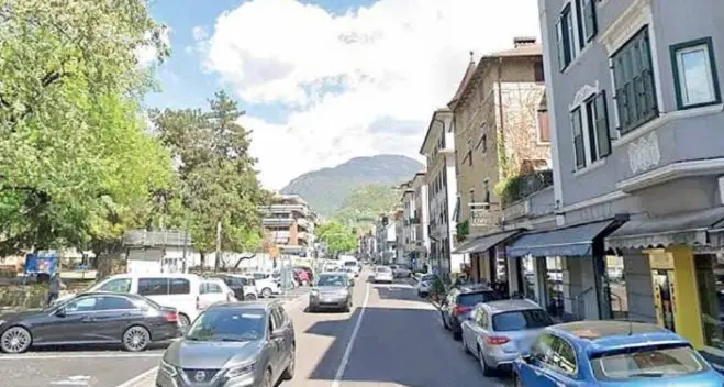 Via Claudia Augusta riaperta per le emergenze? Il quartiere è diviso