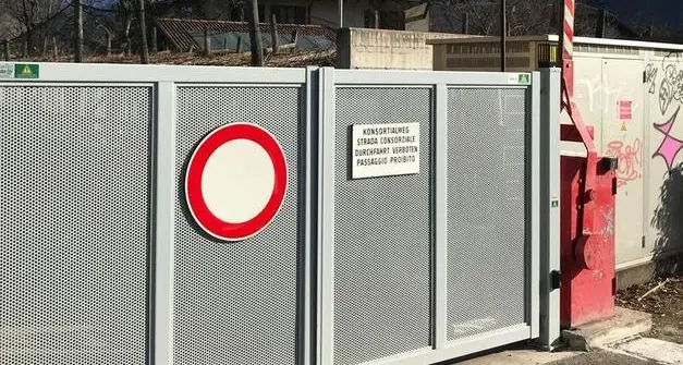Via della Vigna, il comitato torna in strada: “Libero passaggio per pedoni e ciclisti”