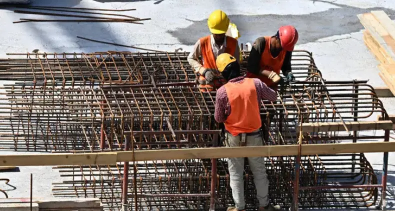 Costruzioni, calano i fatturati ma la redditività tiene