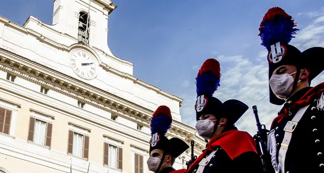 Quirinale: tutta aula applaude dopo che Mattarella giura