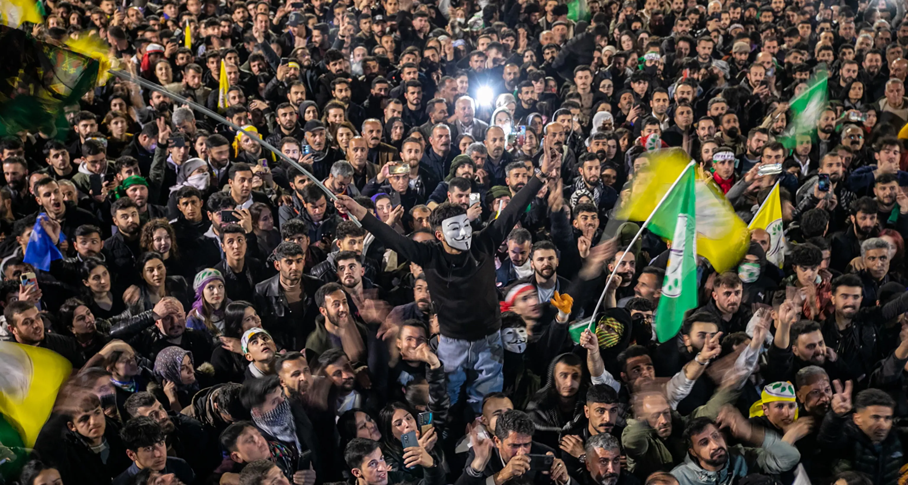 Turchia: 340 arresti dopo le proteste per il sindaco curdo