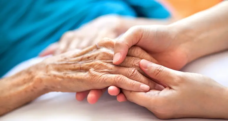 Demenze, 1200 nuovi casi all’anno. Sette mesi per l’assegno di cura