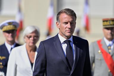 Macron invoca la 'mobilitazione totale' del governo contro il caro carburante
