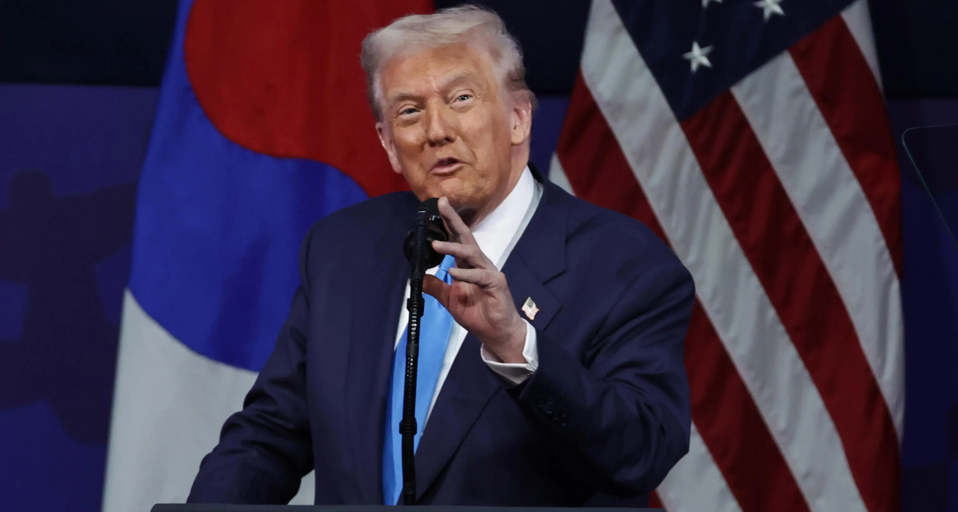 Trump: 'Gli Usa inizieranno a testare le armi nucleari'