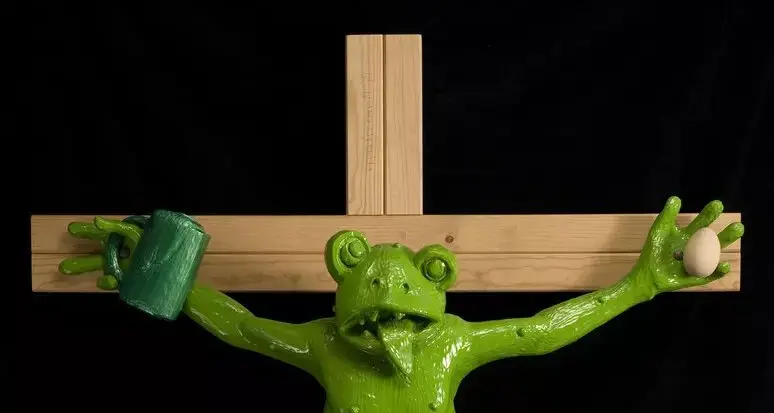 La rana crocifissa di Kippenberger, dopo Bolzano ora la polemica infuria a Vienna