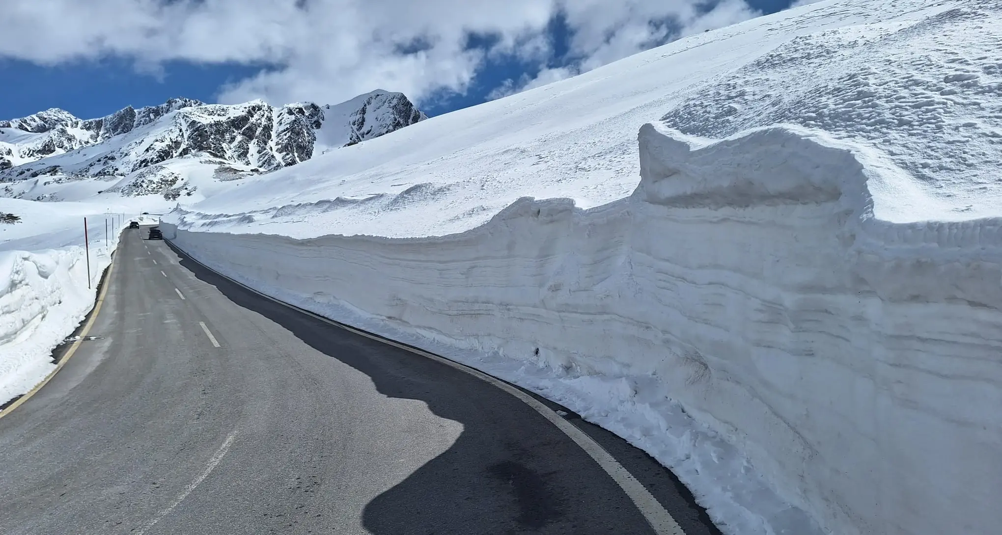 Riapre il passo del Rombo: guida spettacolare tra pareti di neve