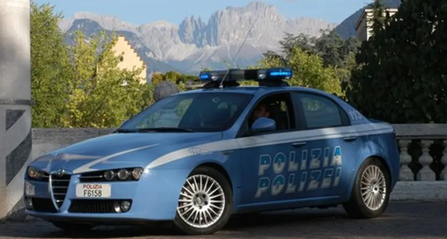 Finge di essere un minorenne solo: denunciato per truffa (assieme al papà) al Comune di Bolzano