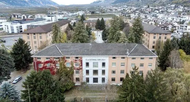 Caserma demolita a Silandro, esposto dei Verdi