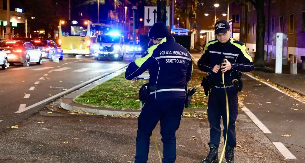 Bolzano, incidente tra bus Sasa e un rider in corso Italia