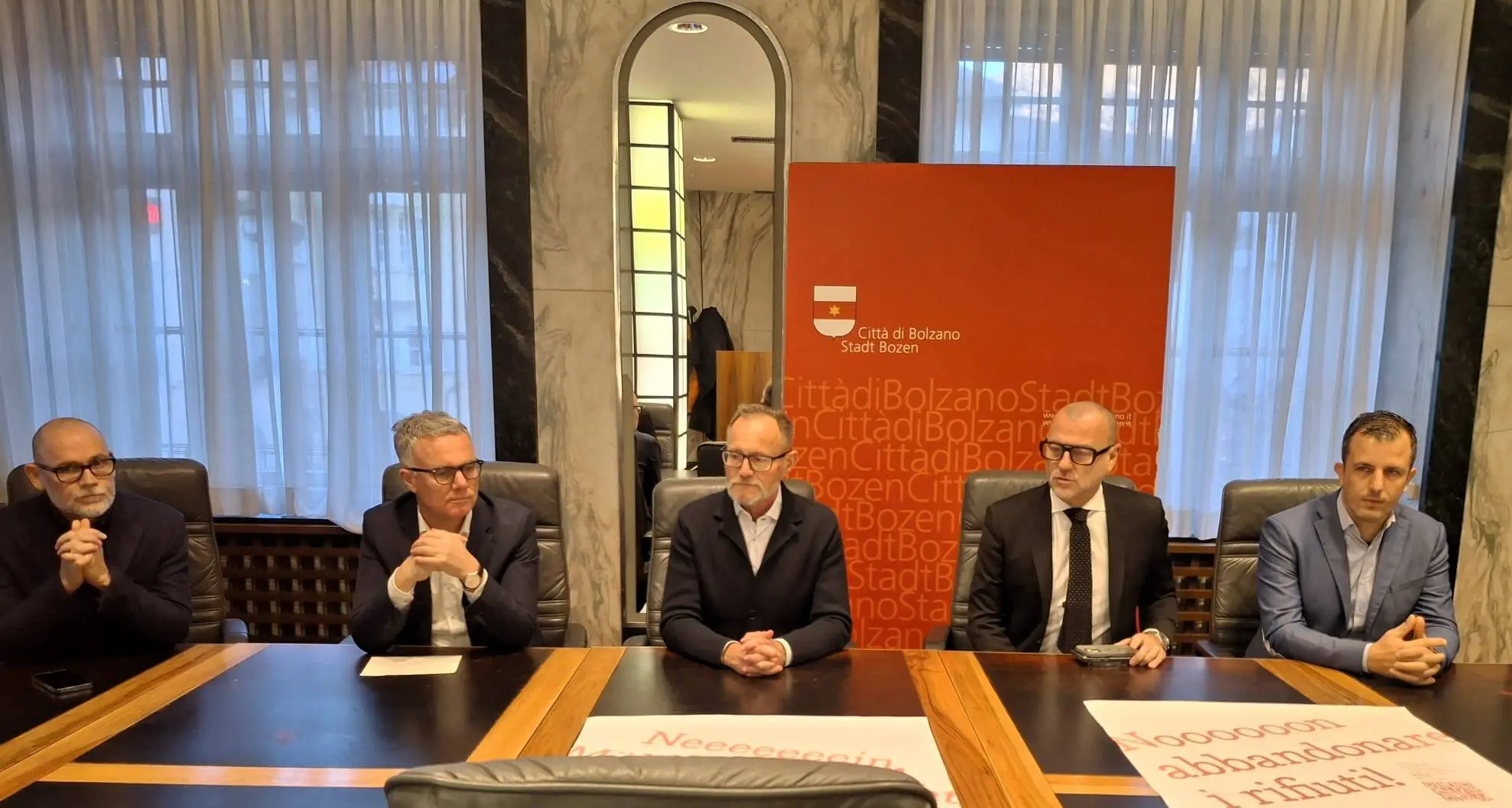 Bolzano lancia “Città pulita”: per fermare gli incivili controlli più severi e nuove tecnologie