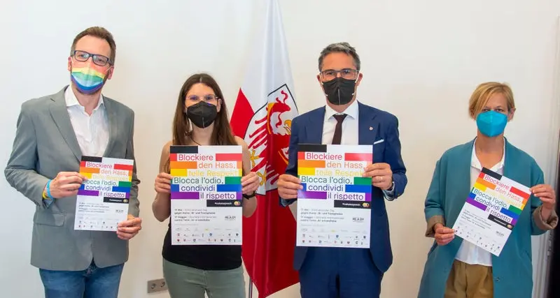 Giornata contro l’omofobia, la Provincia di Bolzano e la campagna “blocca l’odio, condividi il rispetto”