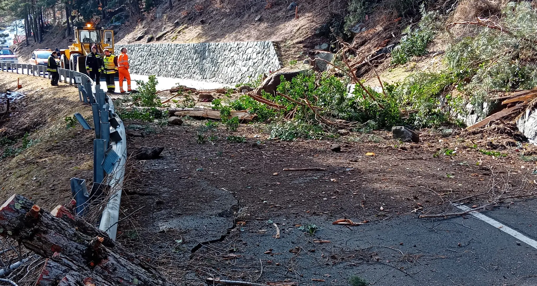 Frana tra Rio di Pusteria e Maranza: chiuse strada e ferrovia