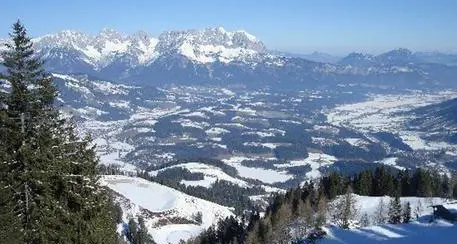 In Austria impianti di sci aperti nonostante il lockdown. Ma con l'obbligo di mascherine Ffp2