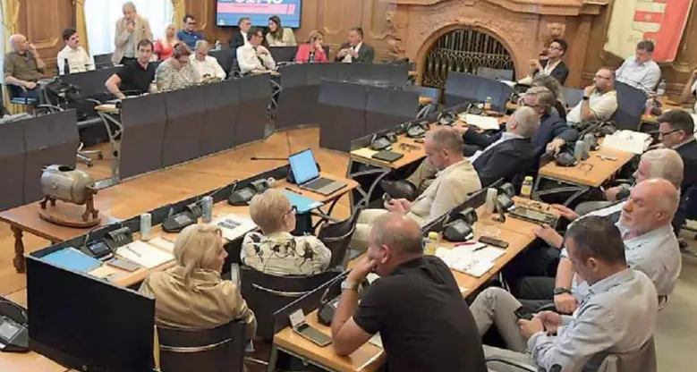 La riforma degli stipendi dei consiglieri comunali di Bolzano targata Svp: 1.200 euro al mese