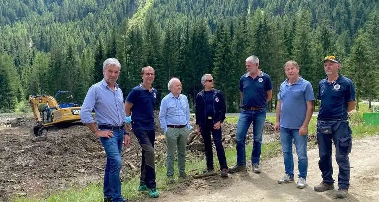Nubifragi in Alto Adige, l’assessore Schuler a Selva dei Molini: la messa in sicurezza del torrente costerà 170mila euro