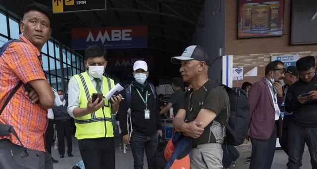 Nepal: aereo caduto su montagna, recuperati 14 corpi