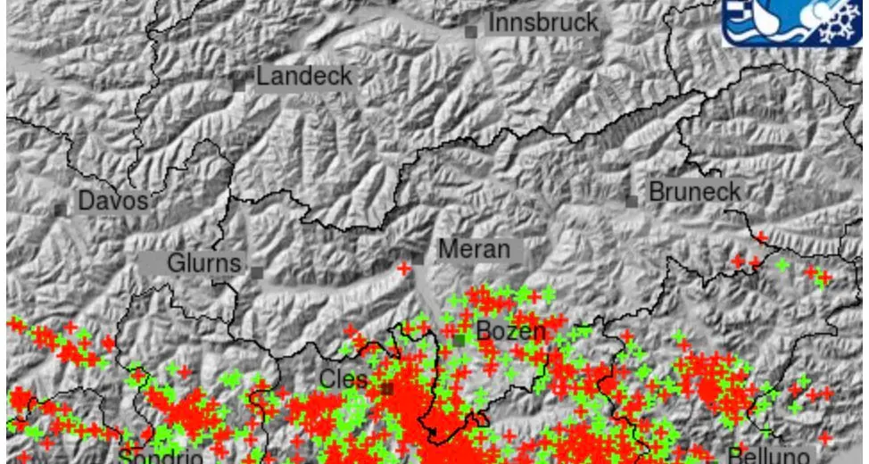 Maltempo, 365 fulmini in poche ore sull’Alto Adige