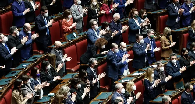 Mattarella: 55 applausi e ovazione finale di oltre 3 minuti