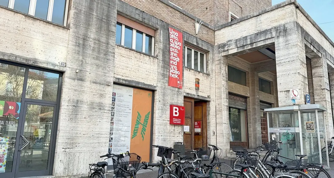 Bolzano, nuova rissa alla Biblioteca Civica: arriva la vigilanza all’ingresso