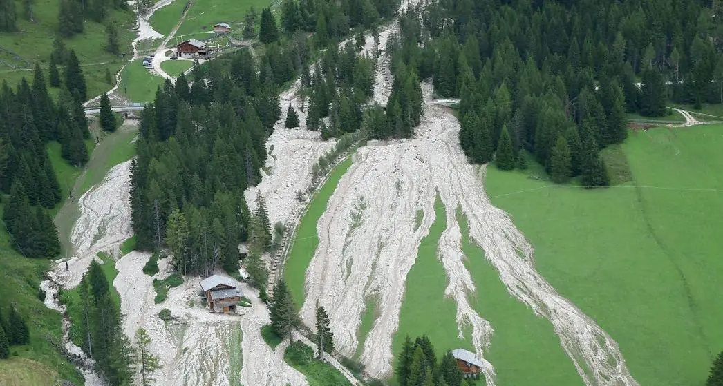 In Alto Adige come ai Tropici, aria più calda e umida. Lo studioso: «Eventi estremi frequenti e difficili da prevedere»
