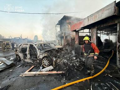 Zelensky, almeno due morti questa sera in attacchi russi a Kiev