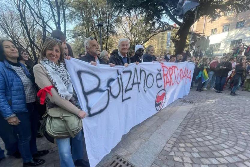 Corteo contro la remigazione, Anpi ribatte a Corrarati e Galateo: «Non si comportino come ultrà xenofobi»