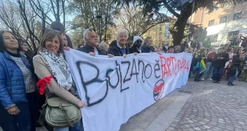 Corteo contro la remigazione, Anpi ribatte a Corrarati e Galateo: «Non si comportino come ultrà xenofobi»