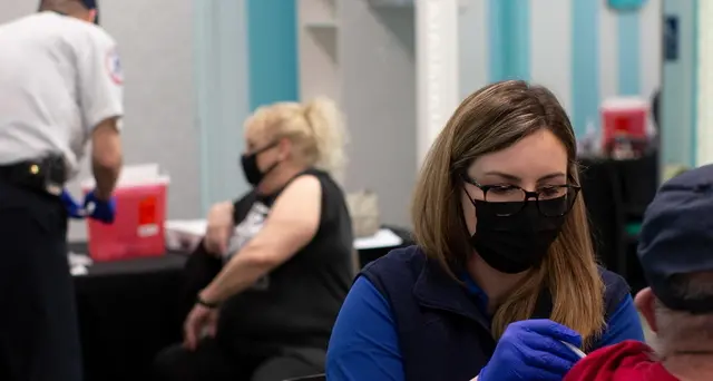 Casa Bianca: 'virus in ritirata, 300 mln di vaccinazioni'