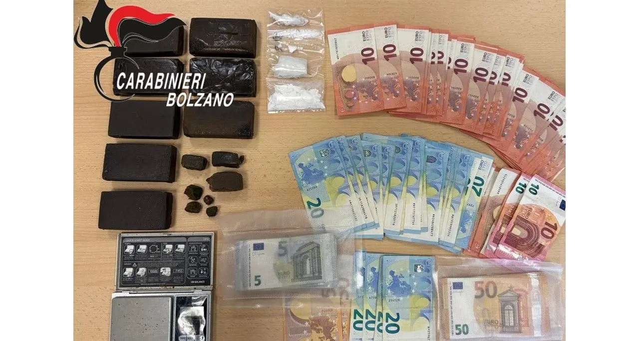 Bolzano, tre arresti per droga: sequestrato un chilo