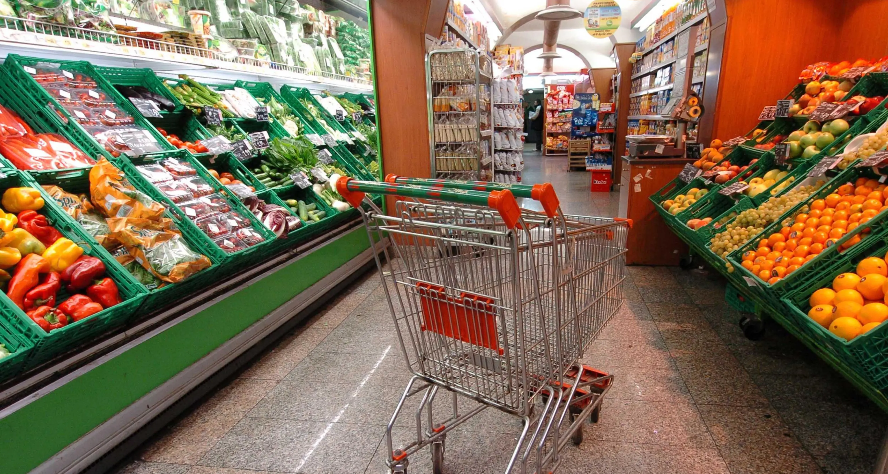 Bce: indagine economisti abbassa l'inflazione 2025-26 al 2%