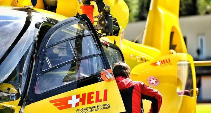 Incidente mortale in Val d’Ultimo: motociclista finisce contro un’auto, fatali le ferite
