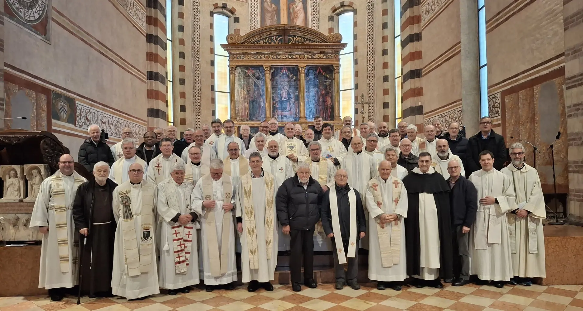 La “sfida della fede”, quasi sessanta sacerdoti altoatesini riuniti con il vescovo Muser: «Una Chiesa credibile vive di ascolto»