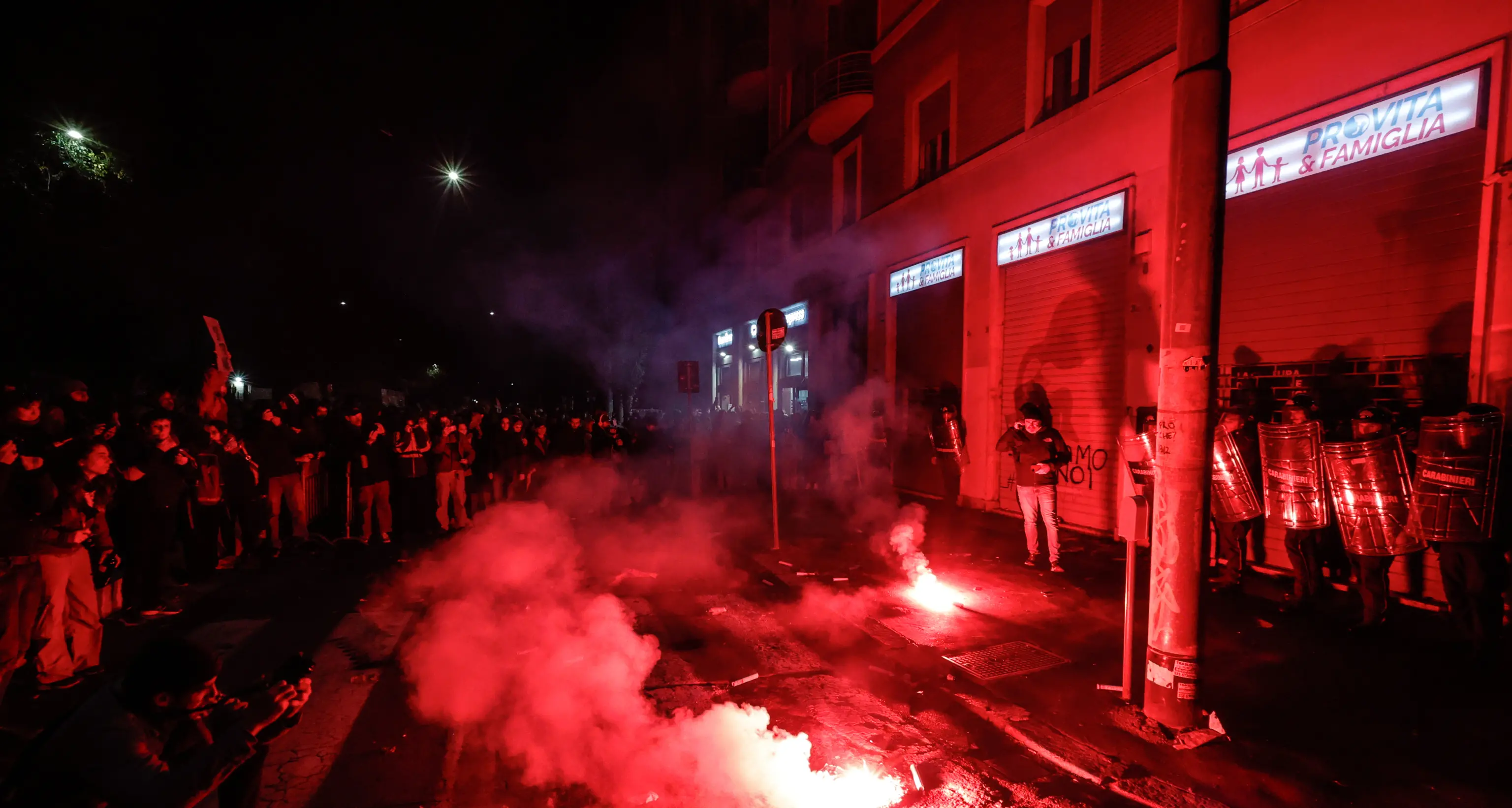 25 novembre: corteo Roma, tensione davanti alla sede di Pro Vita