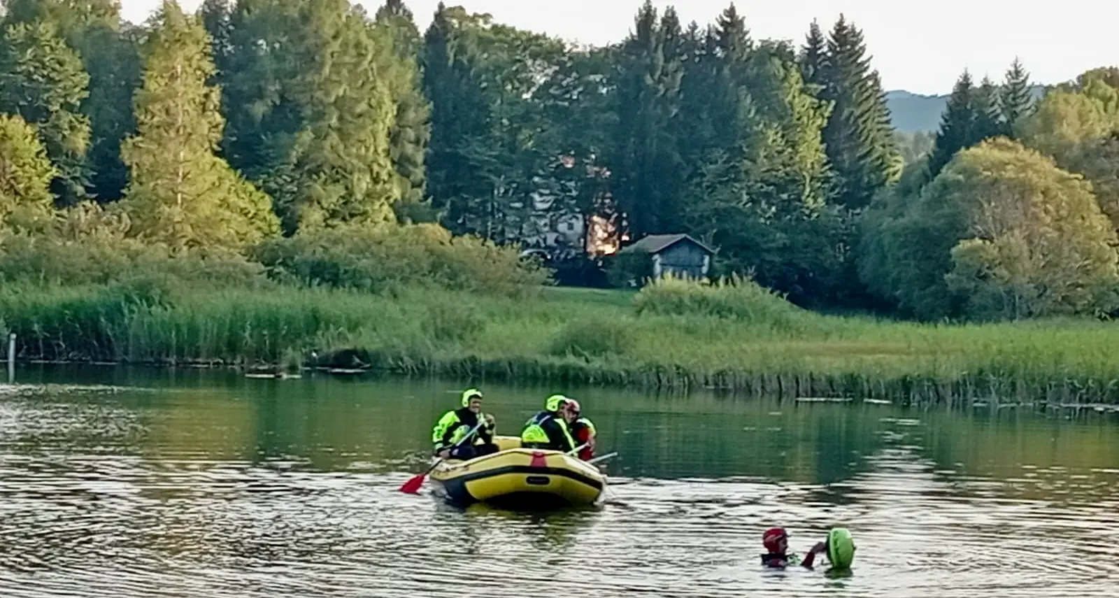 Lago di Favogna, in corso le ricerche di una persona annegata
