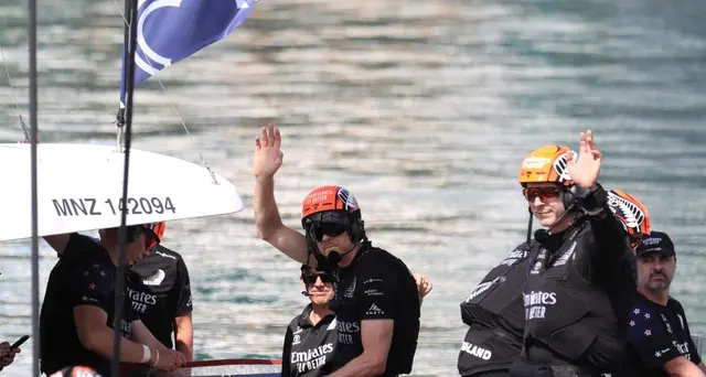 Coppa America: New Zealand fa festa, champagne e abbracci