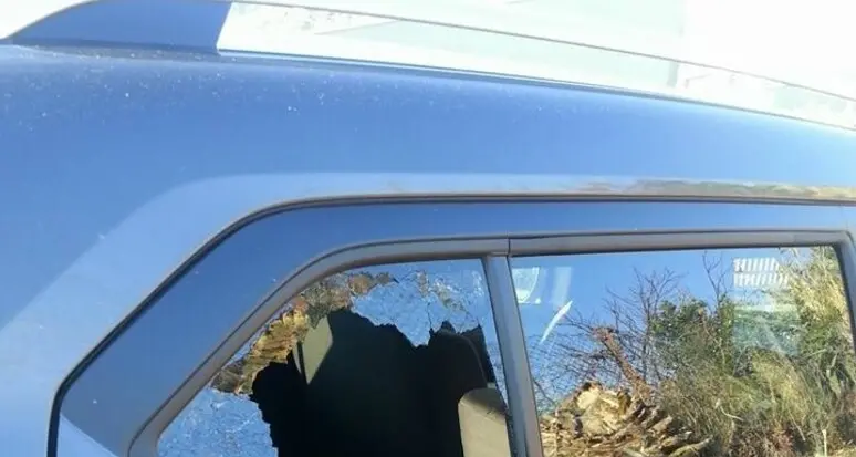 Bolzano, altri finestrini rotti nella notte: è diventato un caso