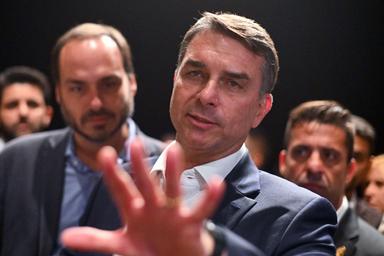 Brasile, Flávio Bolsonaro attacca Moraes dopo il mandato d'arresto per il fratello