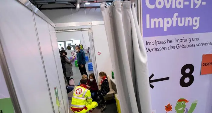 Covid: Austria in lockdown, ma le scuole e gli impianti sciistici sono aperti