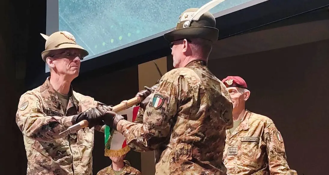 Cambio al vertice delle Truppe Alpine: Vezzoli subentra a Risi