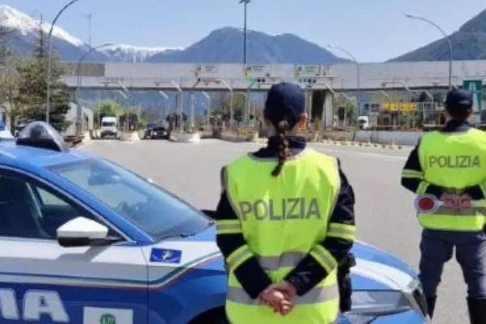 Duecento dosi di cocaina in auto sull’A22, in manette un 42enne