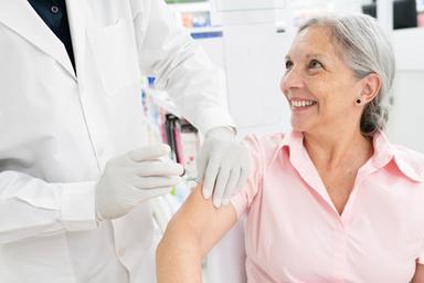 Influenza, nell'ultima stagione meno di un over 65 su due vaccinato