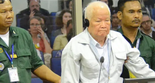 Cambogia: ultimo gerarca Khmer Rouge nega ruolo in genocidio