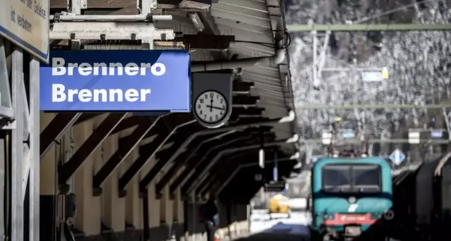 Albero sui binari: interrotta la linea del Brennero in Tirolo