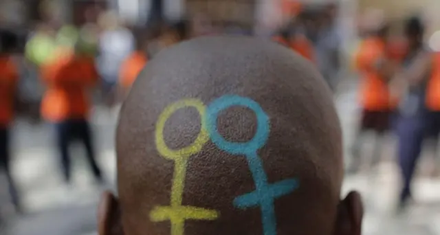 Senegal: centinaia in corteo per criminalizzare omosessuali