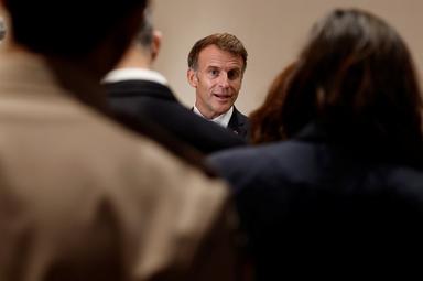 Macron, 'autorizzate sabato solo manifestazioni indette dai sindacati'