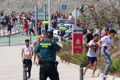 Media, 'sale a 16 il numero dei migranti annegati a Ceuta in 24 ore'